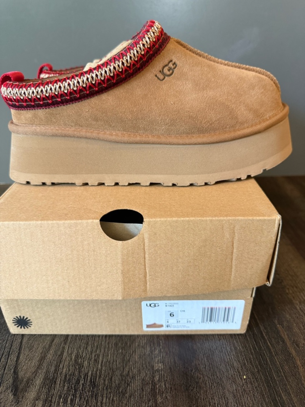 UGG TAZZ II Platform (Chestnut) - Size 6 - NWT